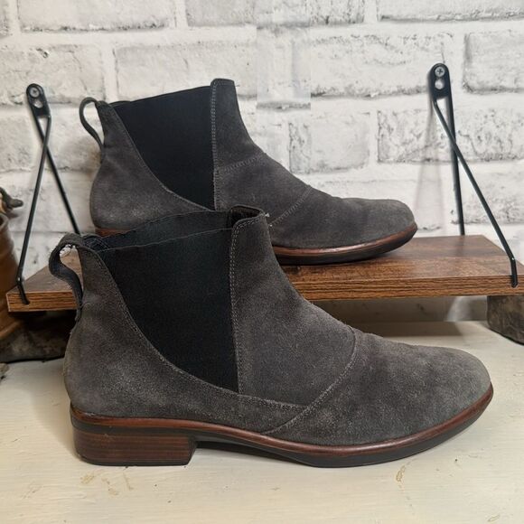 Naot Womens Ruzgar Gray Chelsea Boots EUR 41 10 Ankle Leather Suede Bootie - Picture 1 of 7